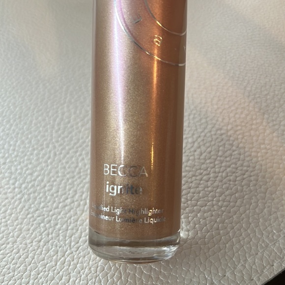 Becca Liquid Highlighter Ignite - Picture 2 of 3